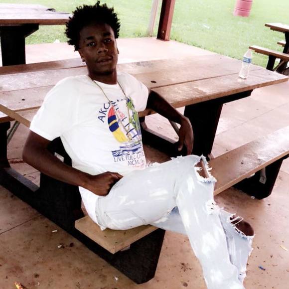 Meet your Posher, Dee - Picture 1 of 1